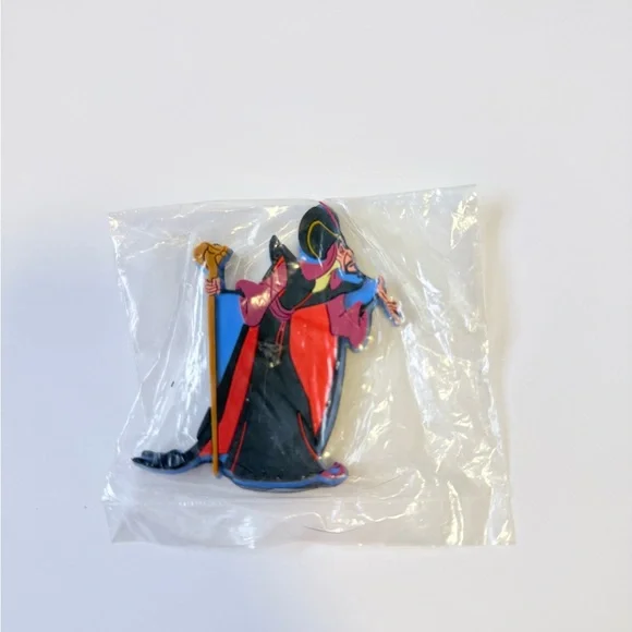Vintage Disney Aladdin Cast Member Movie Release Bundle- Pins Keychains Magnets - Picture 4 of 12